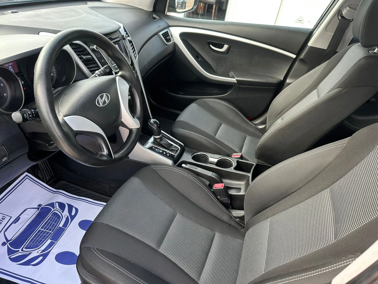 Hyundai I30 1.6crdt-КЛИМАТРОНИК, снимка 12 - Автомобили и джипове - 54095314