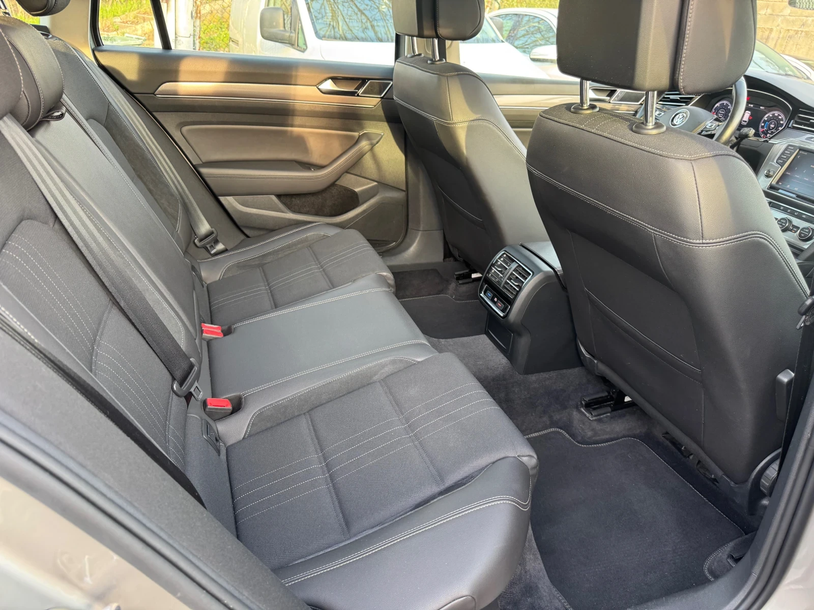 VW Passat Alltrack* 2.0TDI* DSG* LED* Panorama, снимка 14 - Автомобили и джипове - 54195195