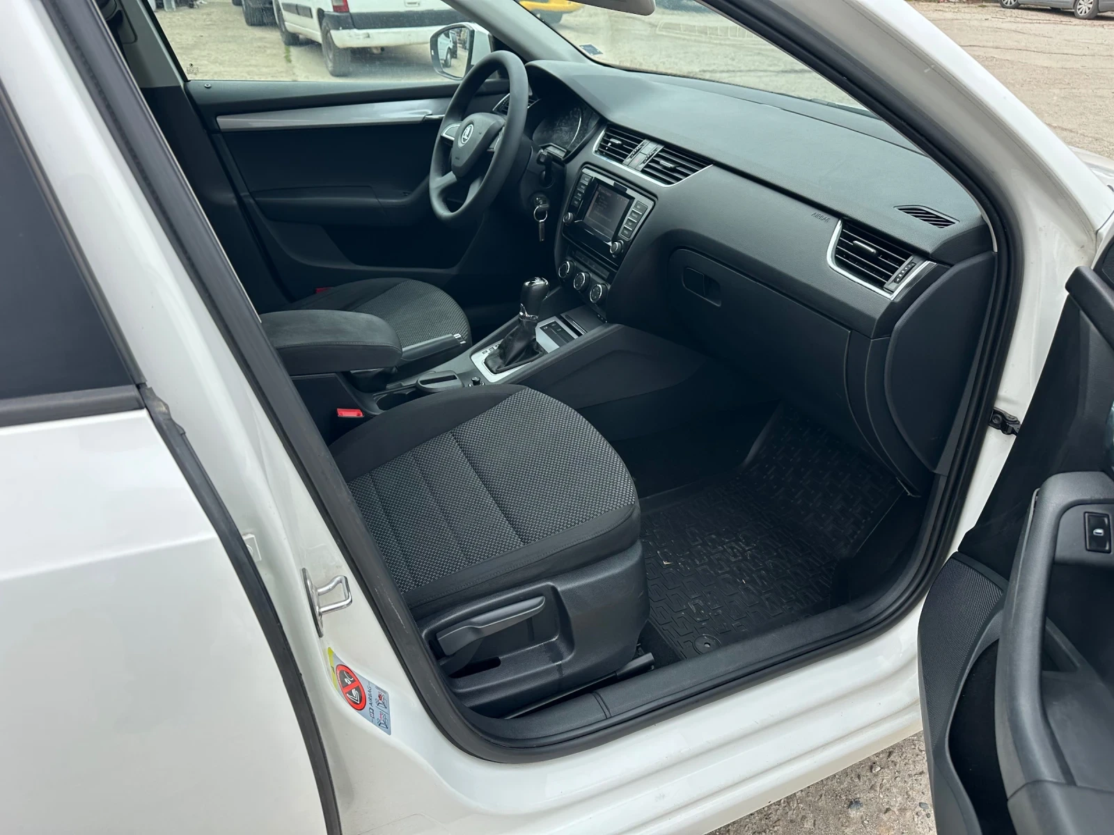 Skoda Octavia, снимка 14 - Автомобили и джипове - 54672468