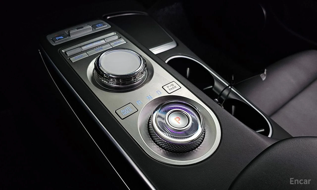 Genesis GV70 2.2 DIESEL* AWD* КОЖА* ПОДГР* ОБДУХ* 360* HUD* LIN, снимка 8 - Автомобили и джипове - 54666690