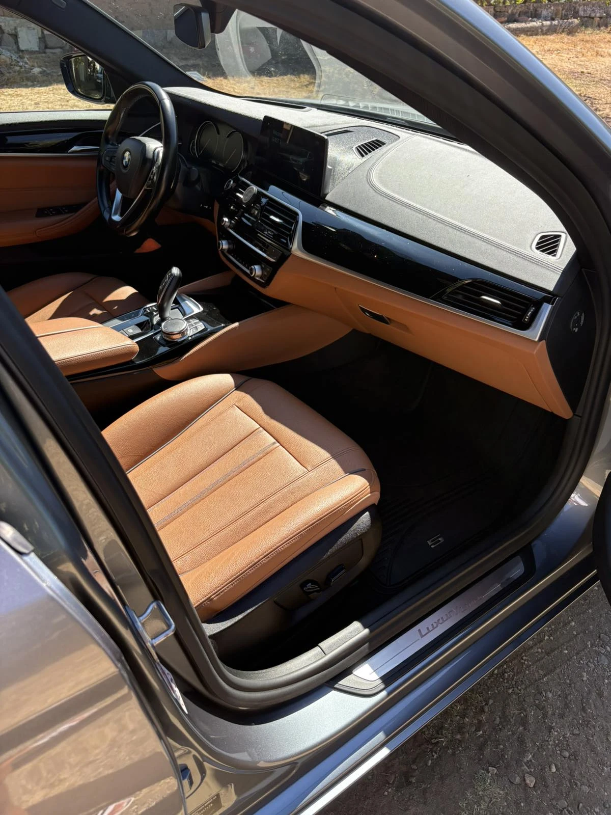 BMW 530 i хDrive/Luxury/Камера 360/, снимка 9 - Автомобили и джипове - 56057023