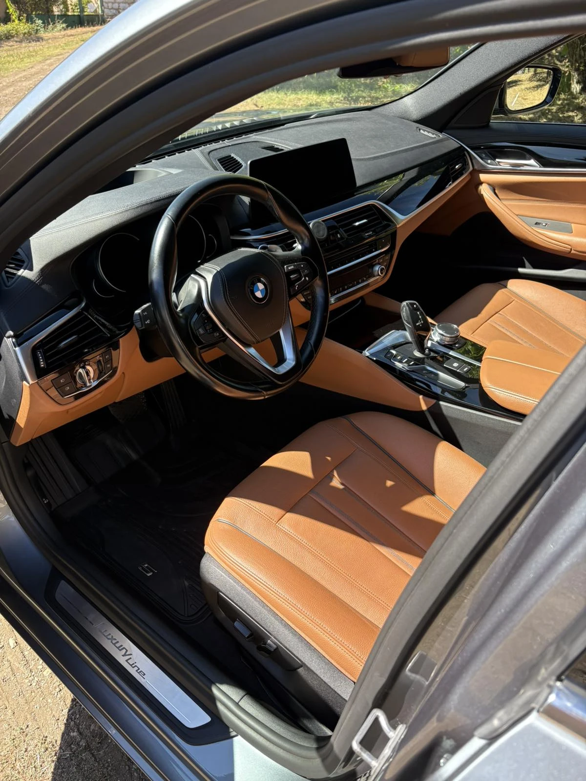 BMW 530 i хDrive/Luxury/Камера 360/, снимка 3 - Автомобили и джипове - 56057023