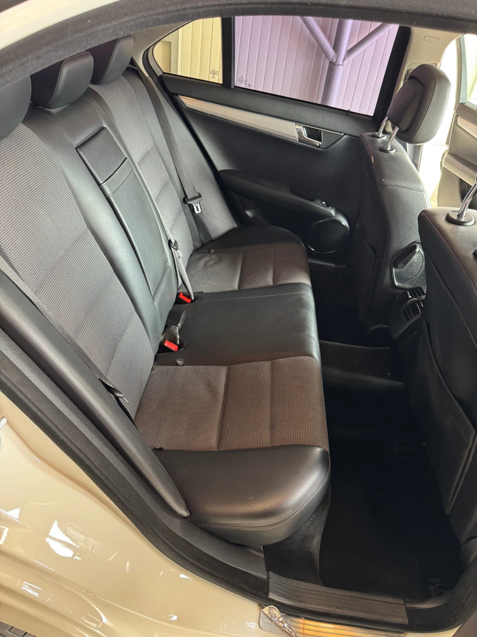 Mercedes-Benz C 220 Avantgarde, снимка 11 - Автомобили и джипове - 56577663