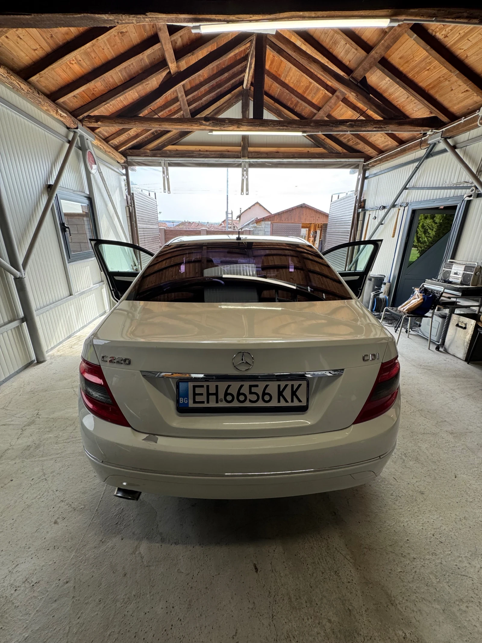 Mercedes-Benz C 220 Avantgarde, снимка 8 - Автомобили и джипове - 56577663
