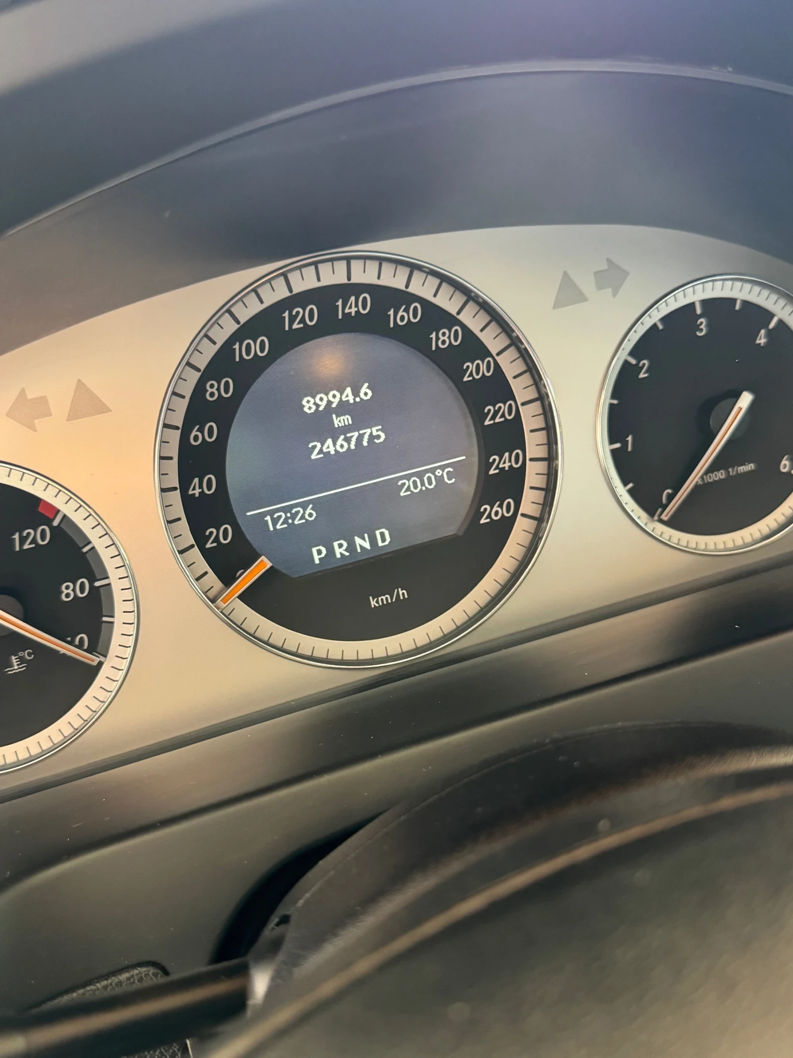 Mercedes-Benz C 220 Avantgarde, снимка 10 - Автомобили и джипове - 56577663