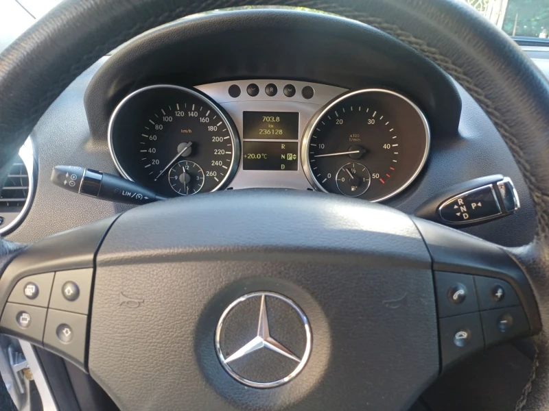 Mercedes-Benz ML 320 4 matic, снимка 13 - Автомобили и джипове - 51842217