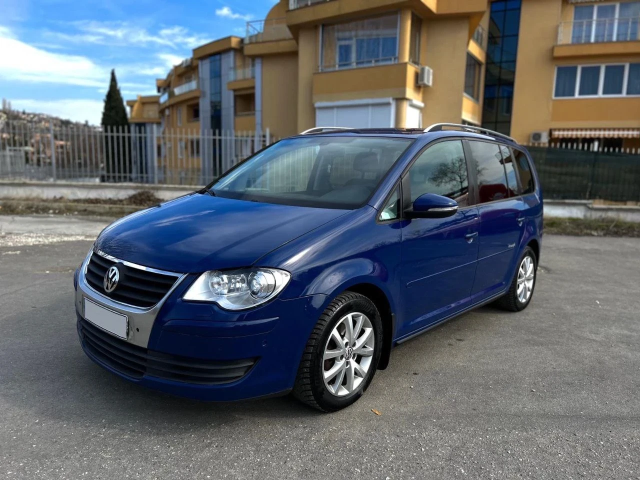 VW Touran 1.4 TFSI, снимка 4 - Автомобили и джипове - 53844333