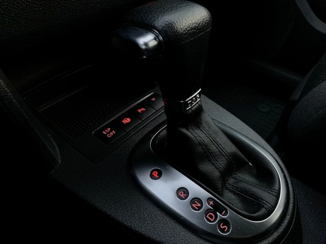 VW Touran 1.4 TFSI, снимка 10 - Автомобили и джипове - 53844333