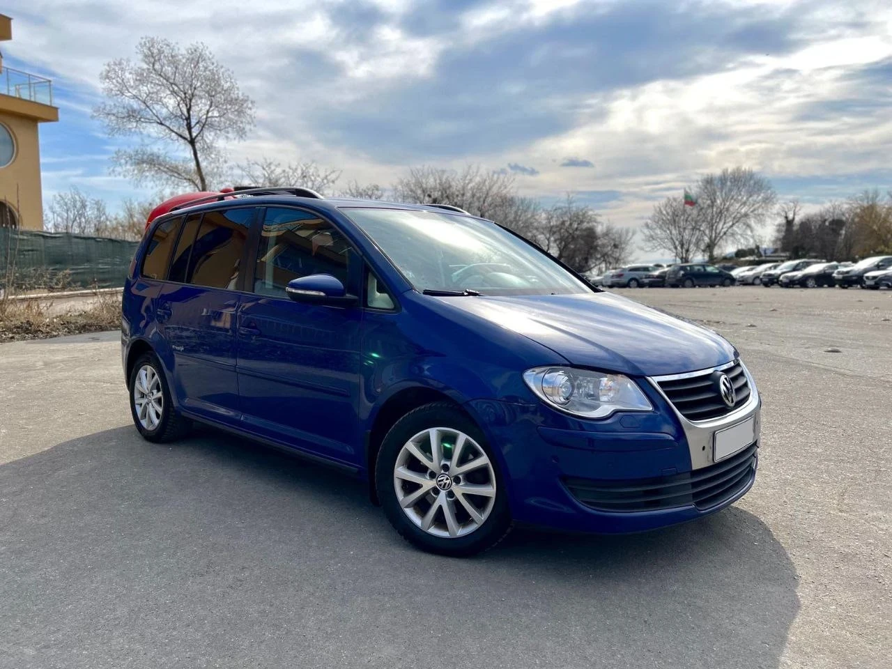 VW Touran 1.4 TFSI, снимка 2 - Автомобили и джипове - 53844333