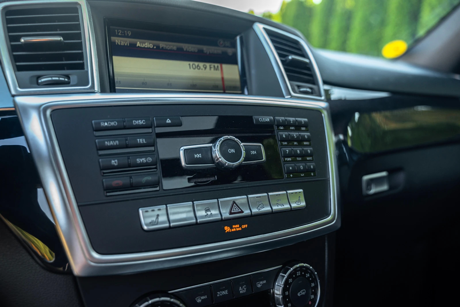 Mercedes-Benz ML 350 AMG LINE   PANORAMA   KEYLESS GO   ДИЛЪРСКА ИСТОРИ, снимка 11 - Автомобили и джипове - 54360007