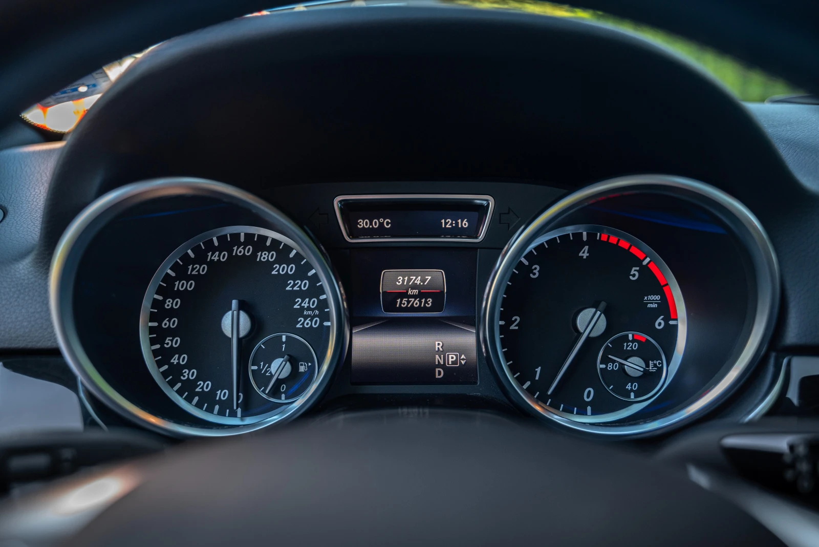 Mercedes-Benz ML 350 AMG LINE   PANORAMA   KEYLESS GO   ДИЛЪРСКА ИСТОРИ, снимка 9 - Автомобили и джипове - 54360007