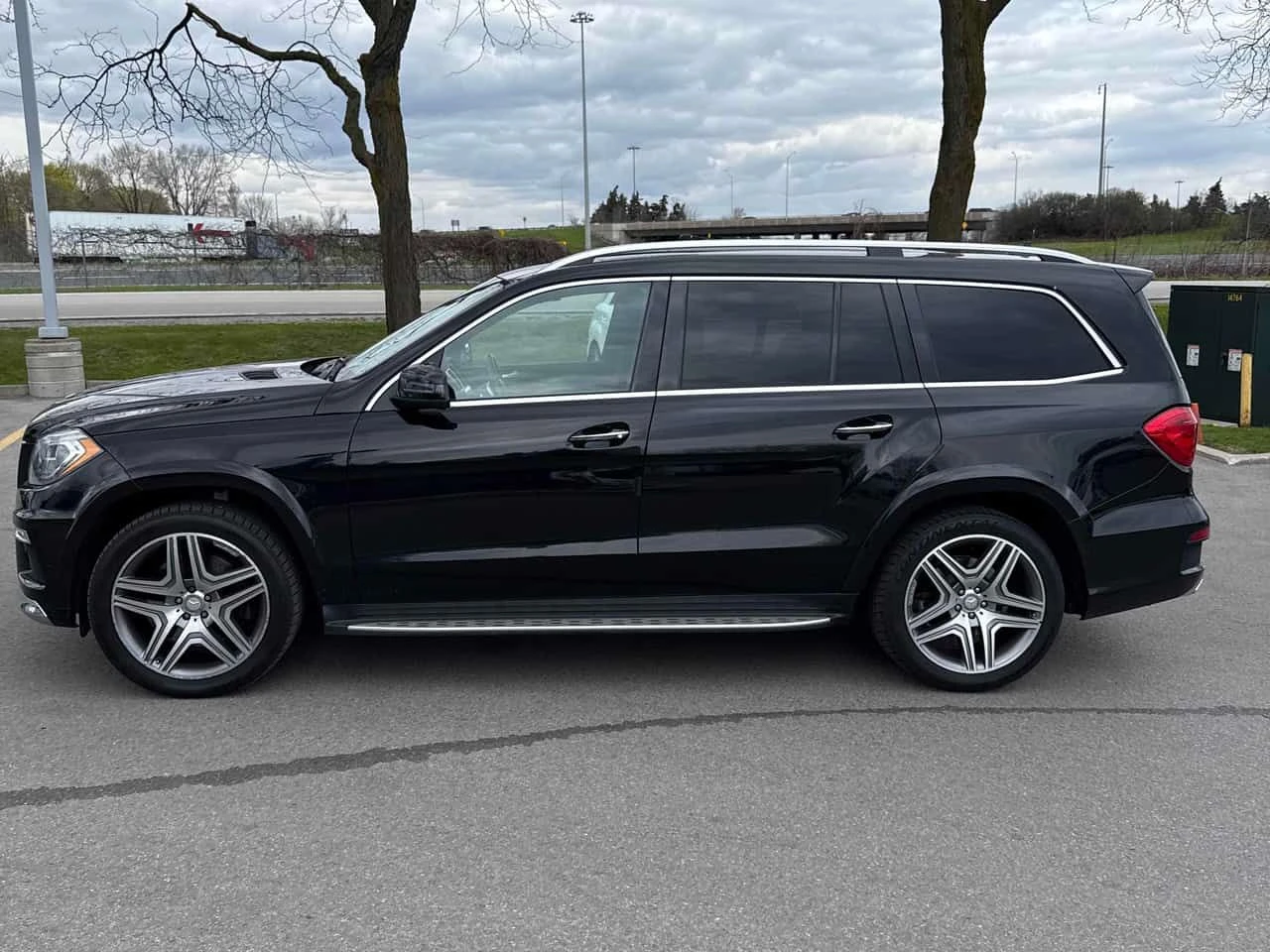 Mercedes-Benz GL 450 ПОДГРЕВИ * ПАНО * KEYLESS * CARFAX, снимка 2 - Автомобили и джипове - 54568827