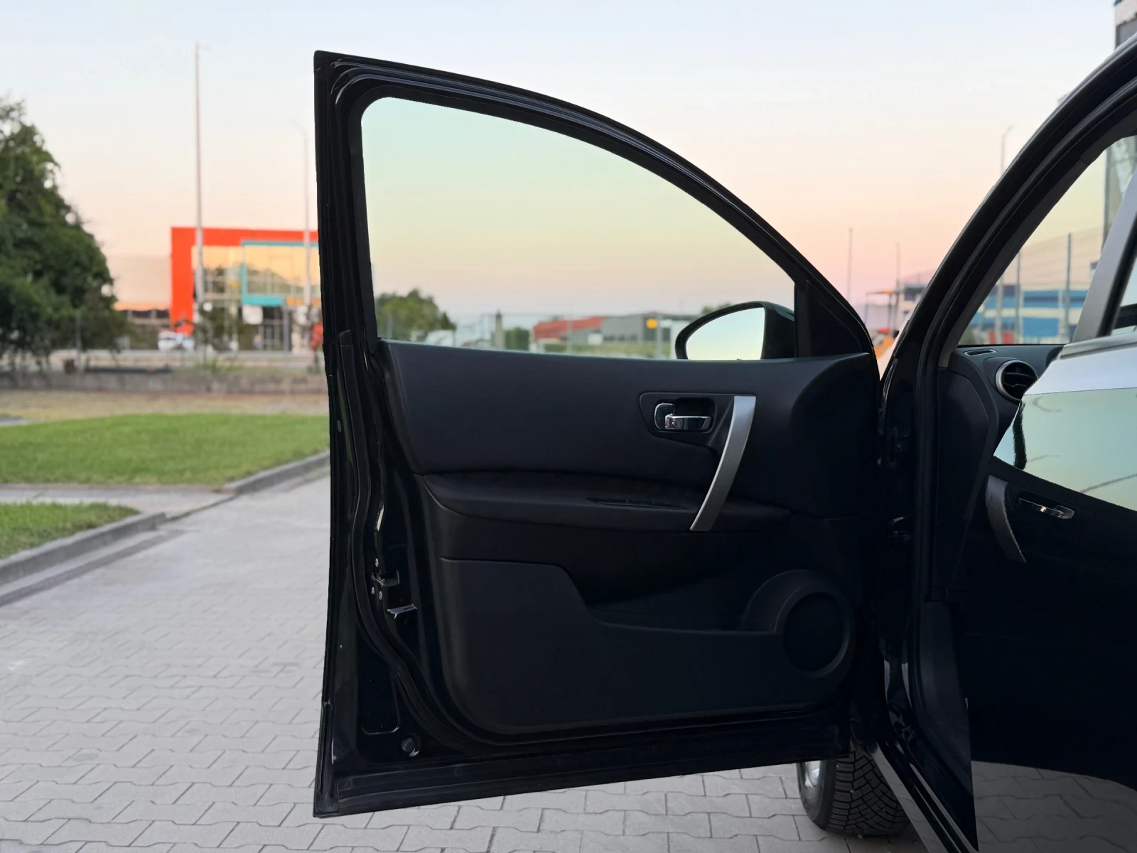 Nissan Qashqai 1.6i Италия* Acenta* Навигация* Камера* Климатрони, снимка 10 - Автомобили и джипове - 55694255