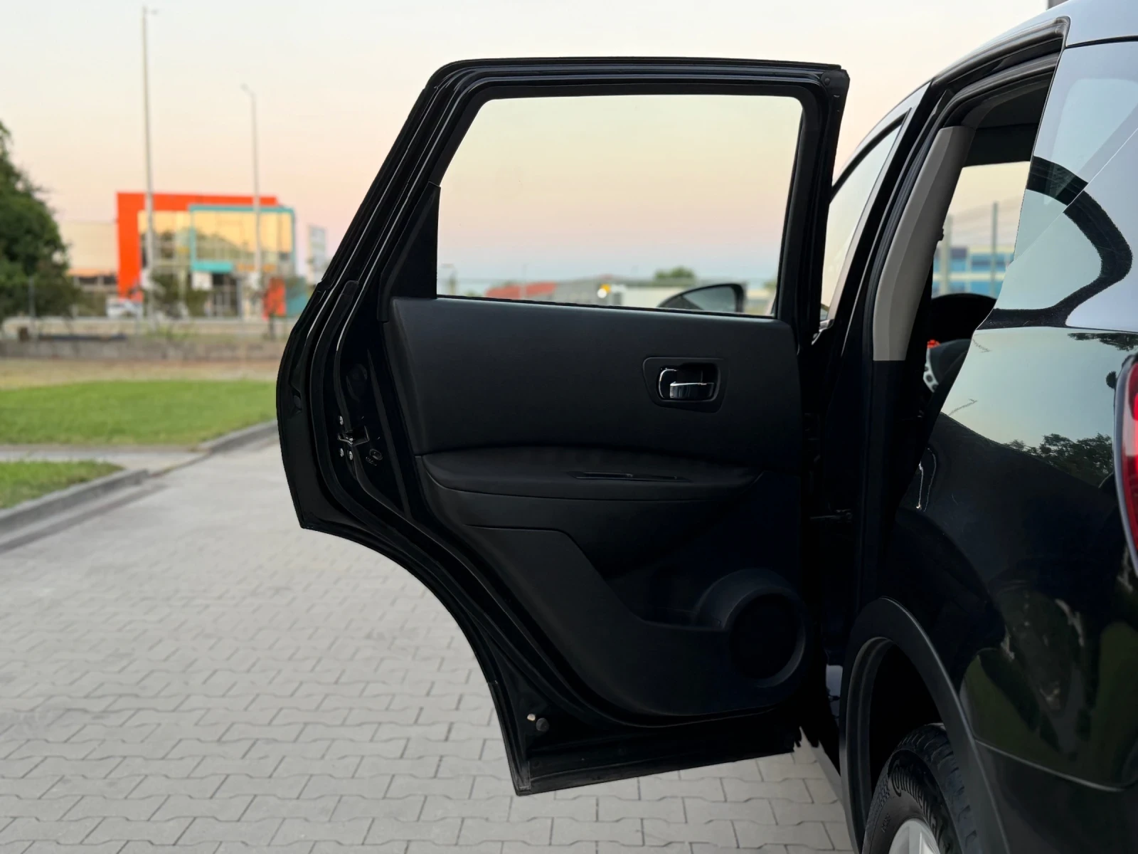 Nissan Qashqai 1.6i Италия* Acenta* Навигация* Камера* Климатрони, снимка 14 - Автомобили и джипове - 55694255