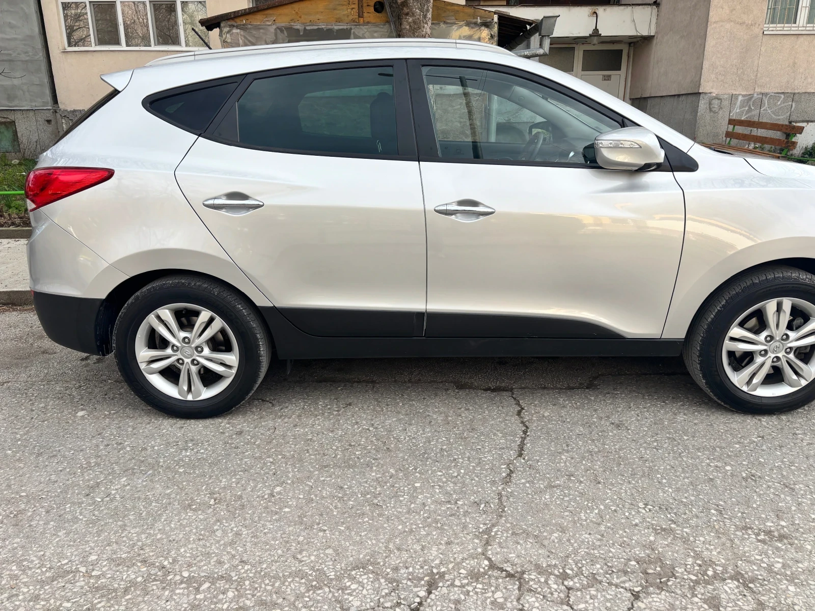 Hyundai IX35 2.0 бензин, снимка 3 - Автомобили и джипове - 55705852