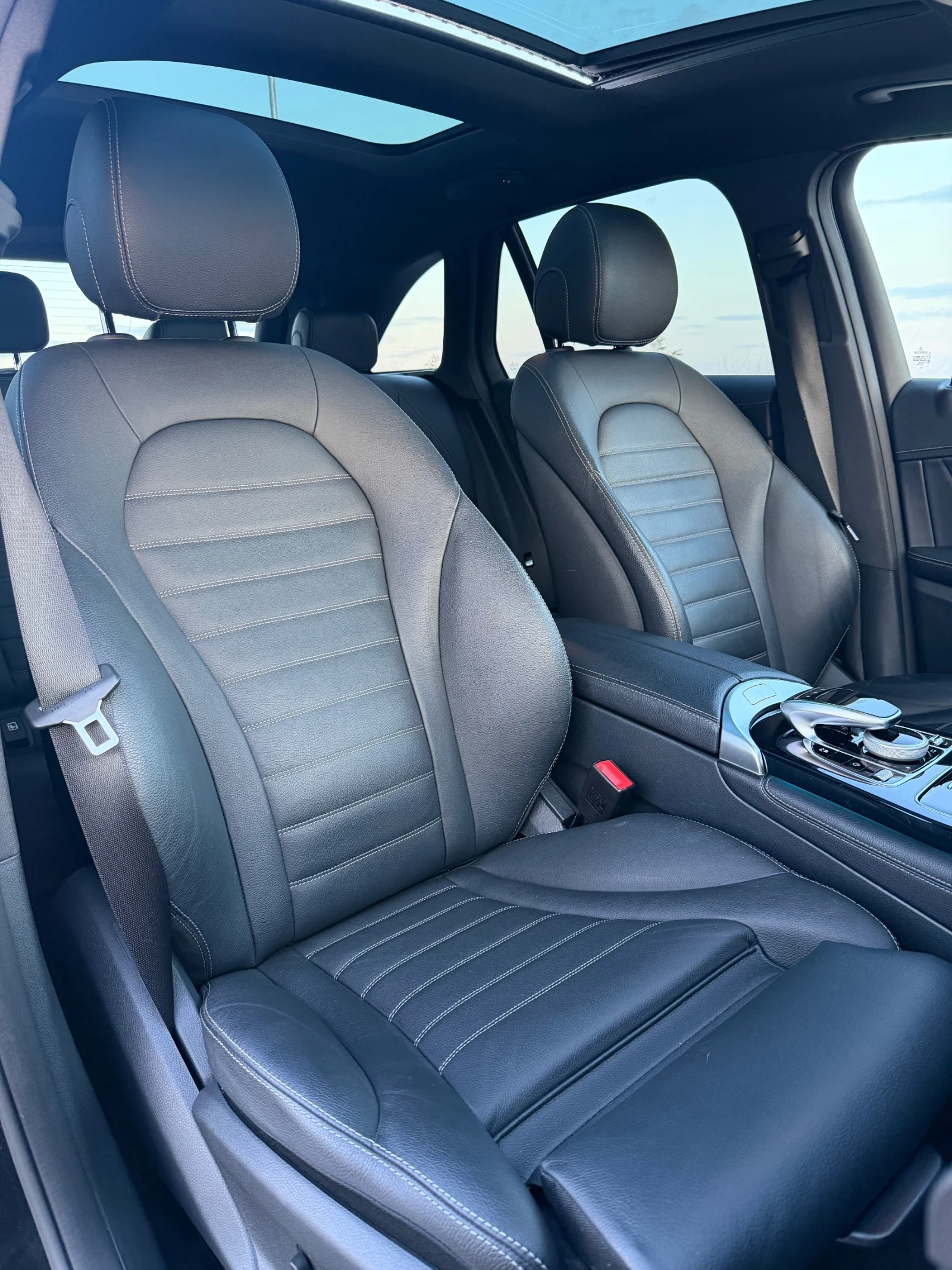 Mercedes-Benz GLC 250 D/AMG LINE/PANORAMA/DISTRONIC/BURMESTER/LIZING, снимка 13 - Автомобили и джипове - 56172496