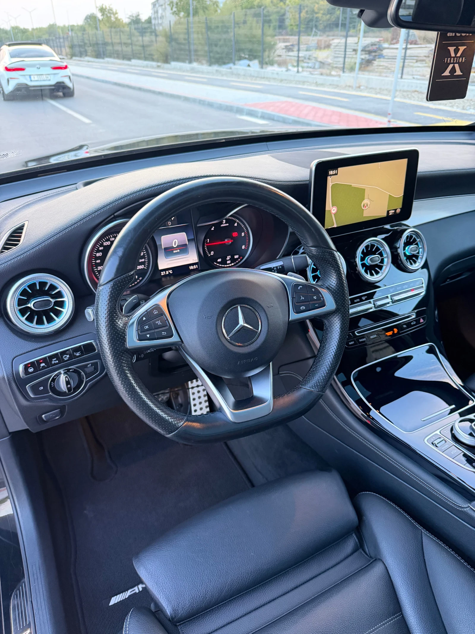 Mercedes-Benz GLC 250 D/AMG LINE/PANORAMA/DISTRONIC/BURMESTER/LIZING, снимка 10 - Автомобили и джипове - 56172496