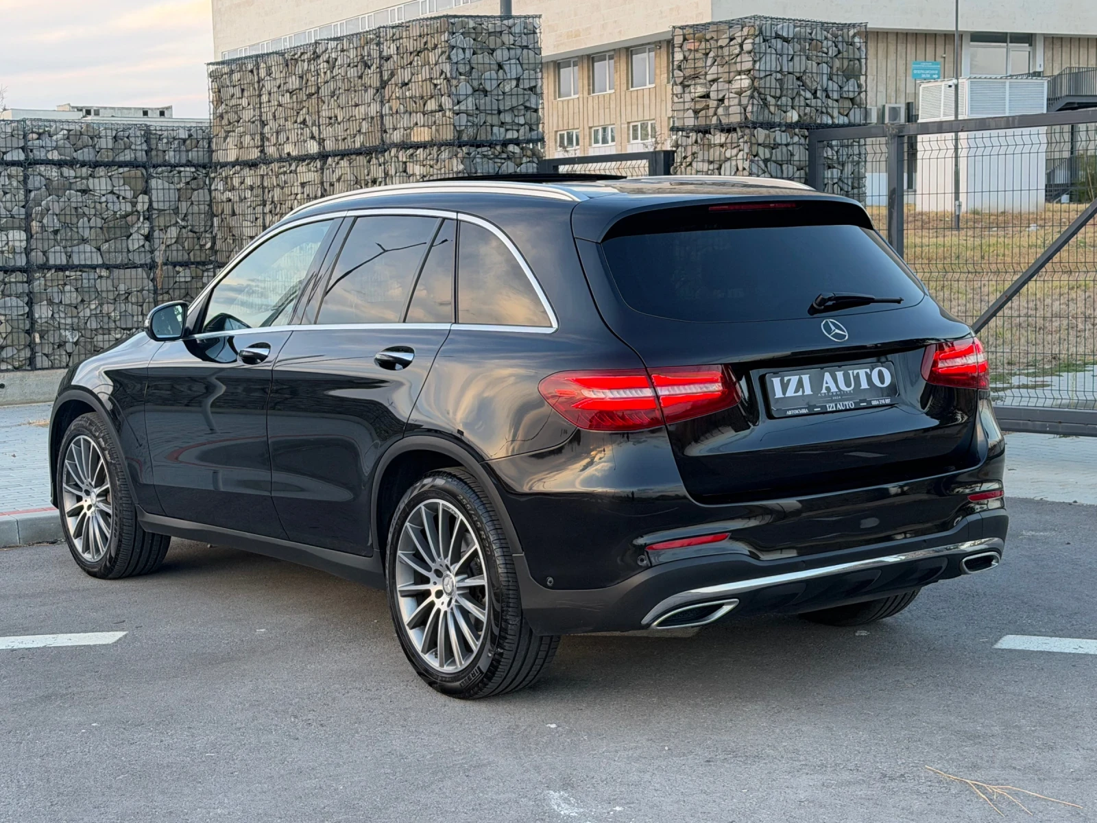 Mercedes-Benz GLC 250 D/AMG LINE/PANORAMA/DISTRONIC/BURMESTER/LIZING, снимка 6 - Автомобили и джипове - 56172496