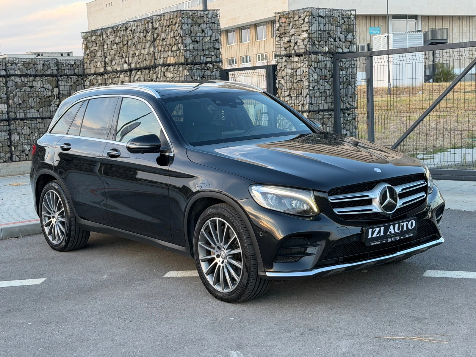 Mercedes-Benz GLC 250 D/AMG LINE/PANORAMA/DISTRONIC/BURMESTER/LIZING, снимка 3 - Автомобили и джипове - 56172496