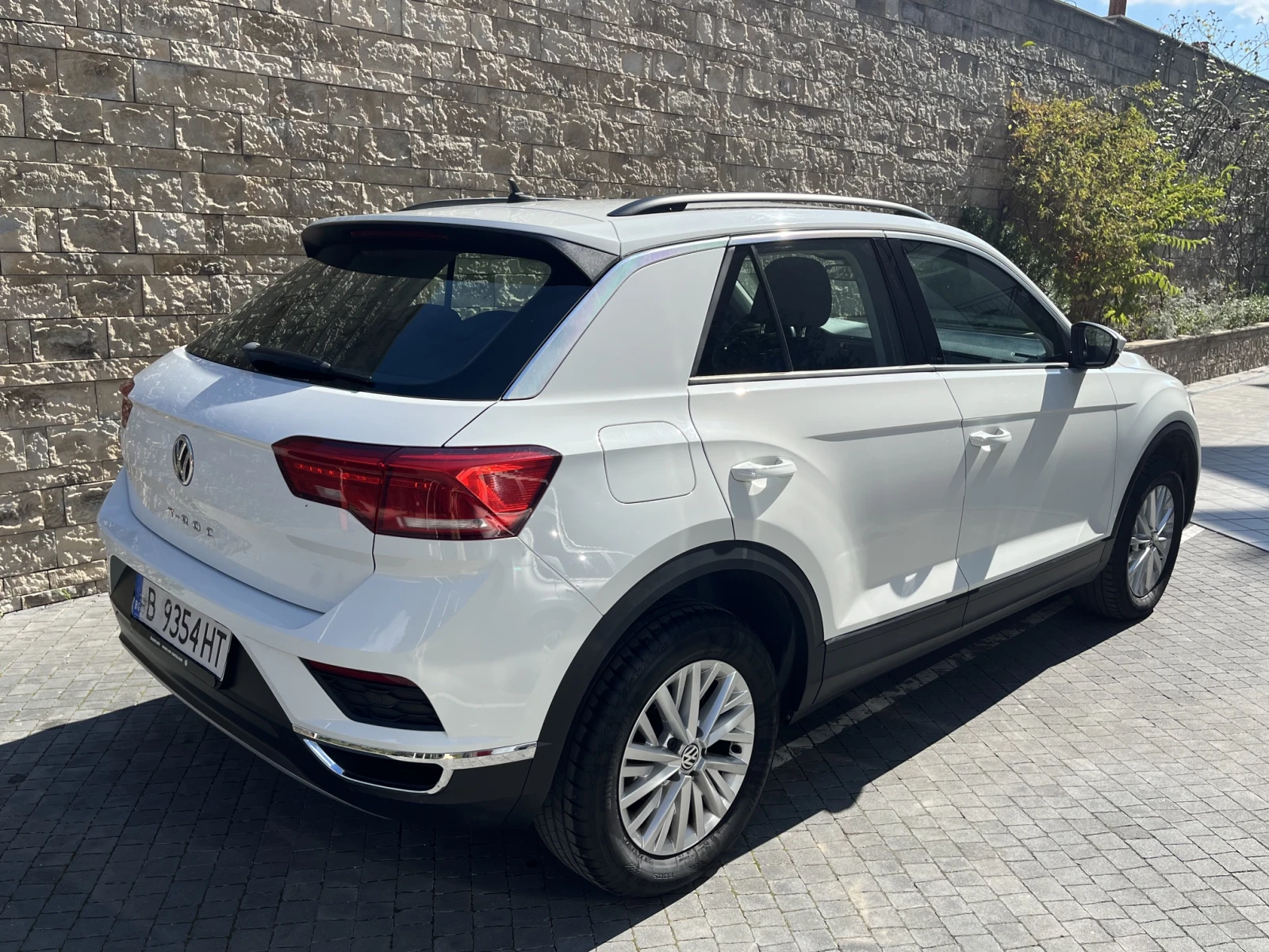 VW T-Roc, снимка 3 - Автомобили и джипове - 56315647