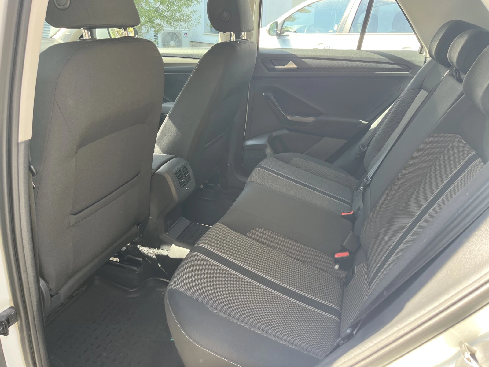 VW T-Roc, снимка 9 - Автомобили и джипове - 56315647
