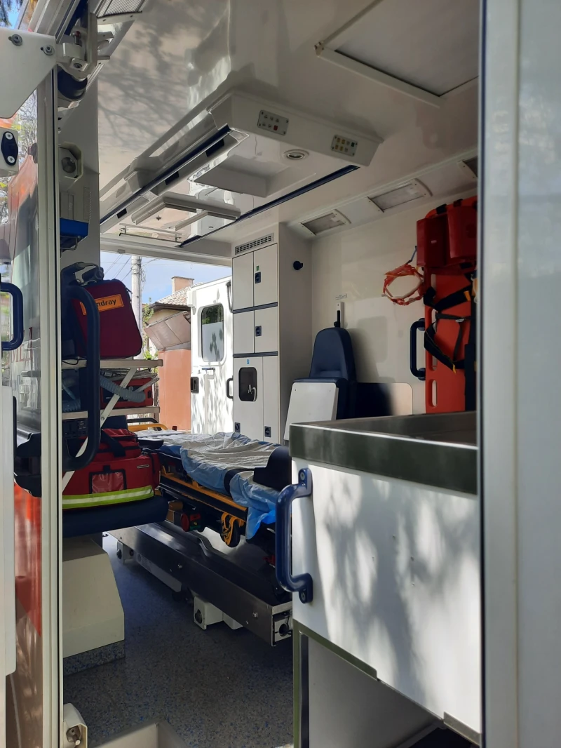 Mercedes-Benz Sprinter 2.2 DISEL, снимка 3 - Бусове и автобуси - 53341208