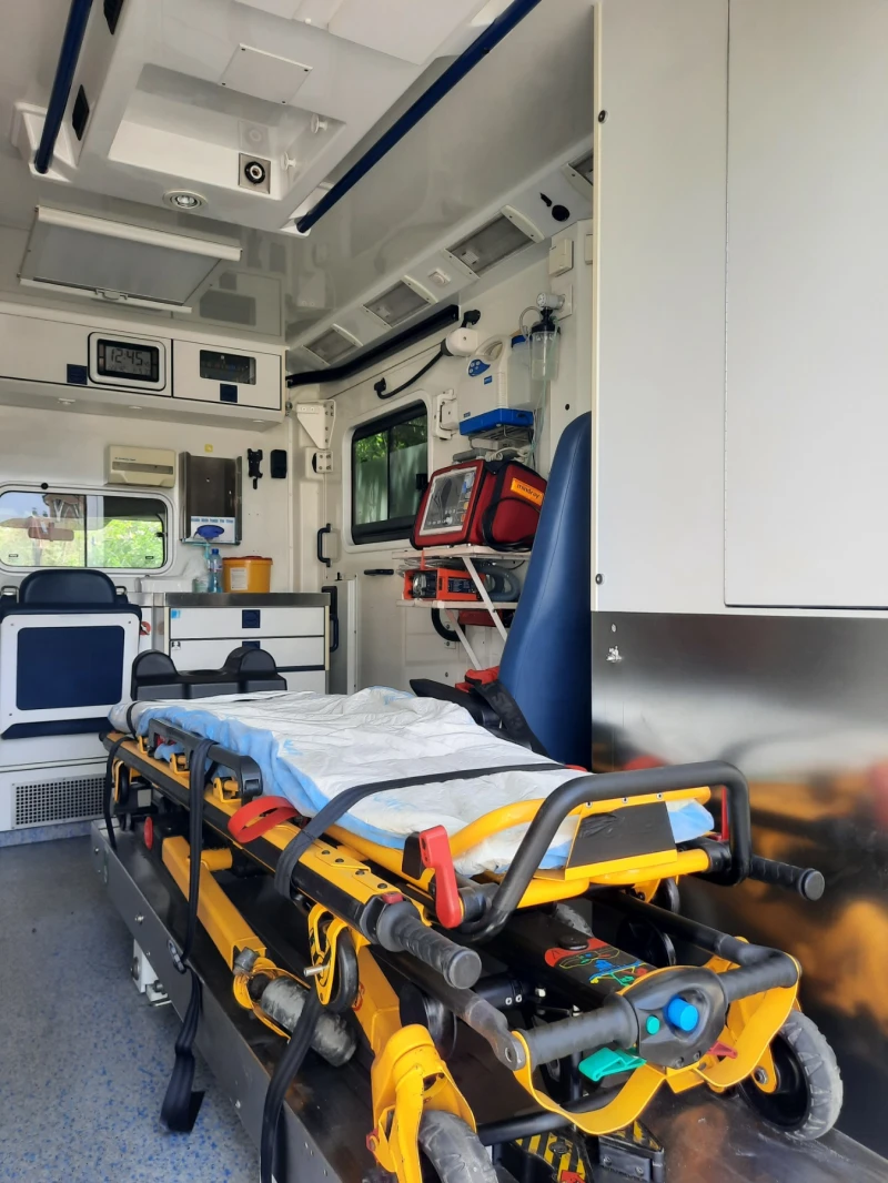 Mercedes-Benz Sprinter 2.2 DISEL, снимка 5 - Бусове и автобуси - 53341208