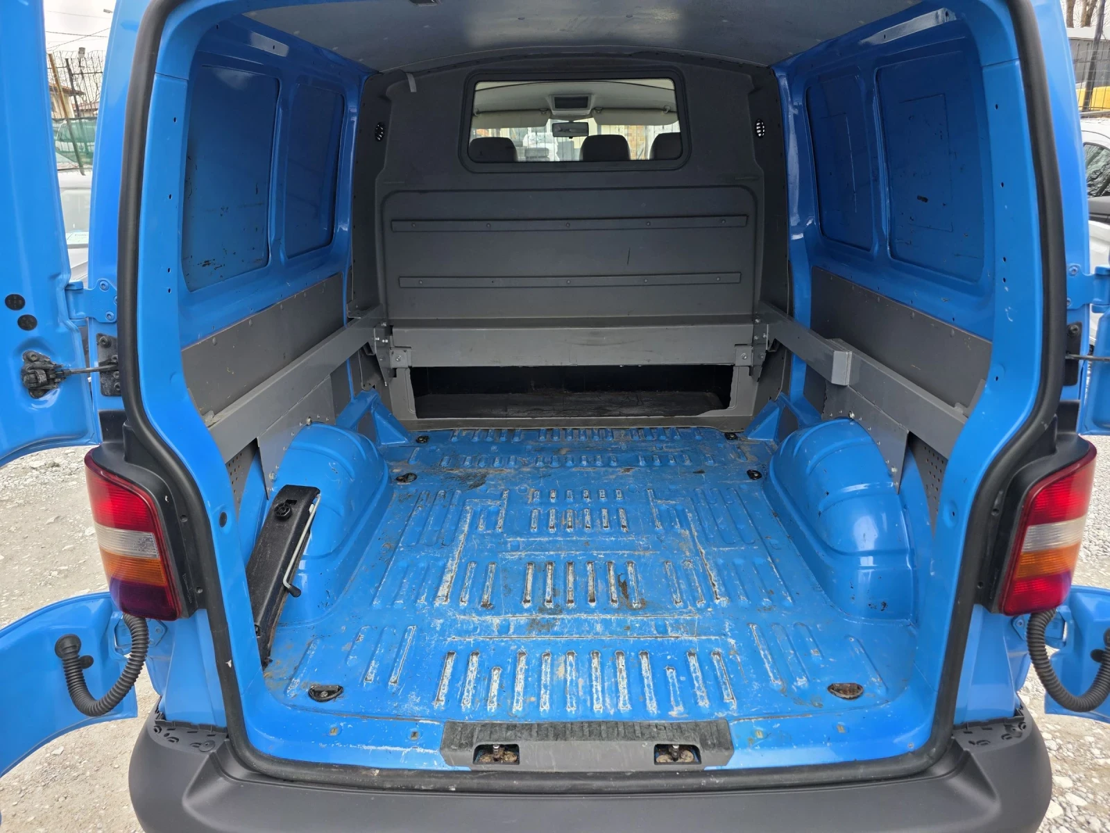 VW Transporter 2.5 TDI 131 �.�. ����� ���� / 6 ����� / �������� | Mobile.bg � ����������� 16