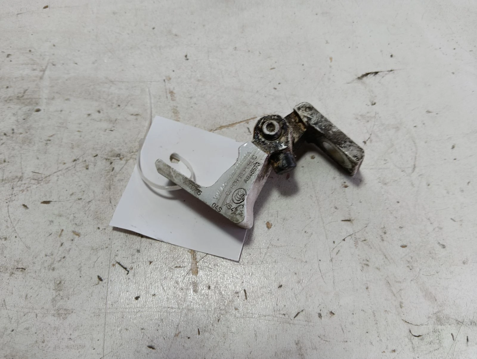 панта предна лява врата 7N0831401A Skoda Octavia
