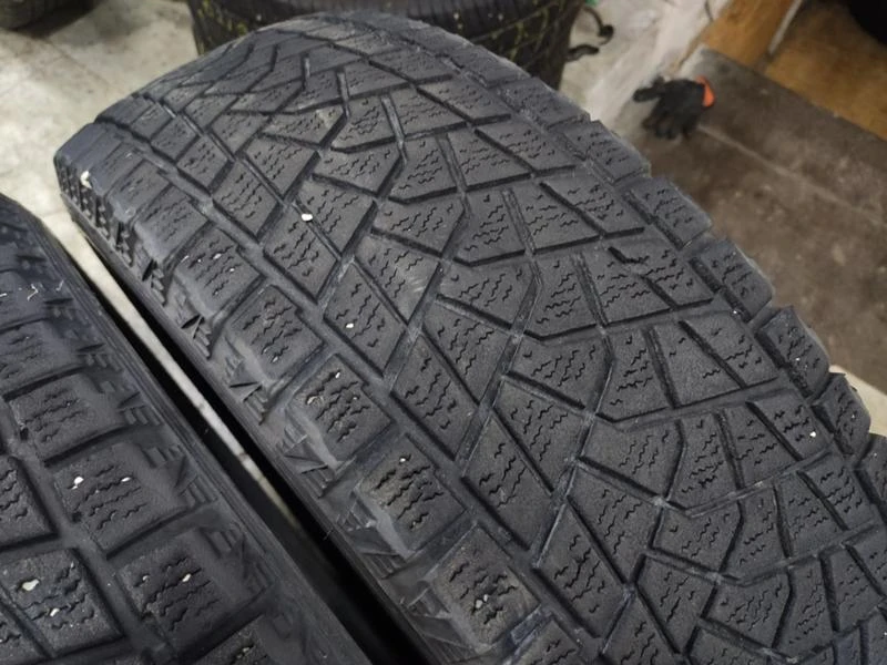 Гуми Зимни 225/70R17, снимка 1 - Гуми и джанти - 31793129