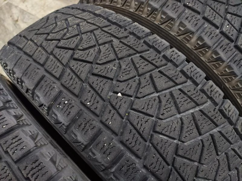 Гуми Зимни 225/70R17, снимка 3 - Гуми и джанти - 31793129