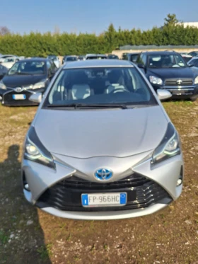 Toyota Yaris 1.5 HYBRID 100% СЕРТИФИЦИРАНО ОБСЛУЖВАНА!!!, снимка 2