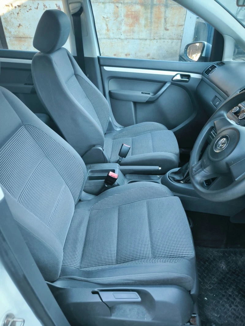 VW Touran 1.6tdi, снимка 6 - Автомобили и джипове - 46230682