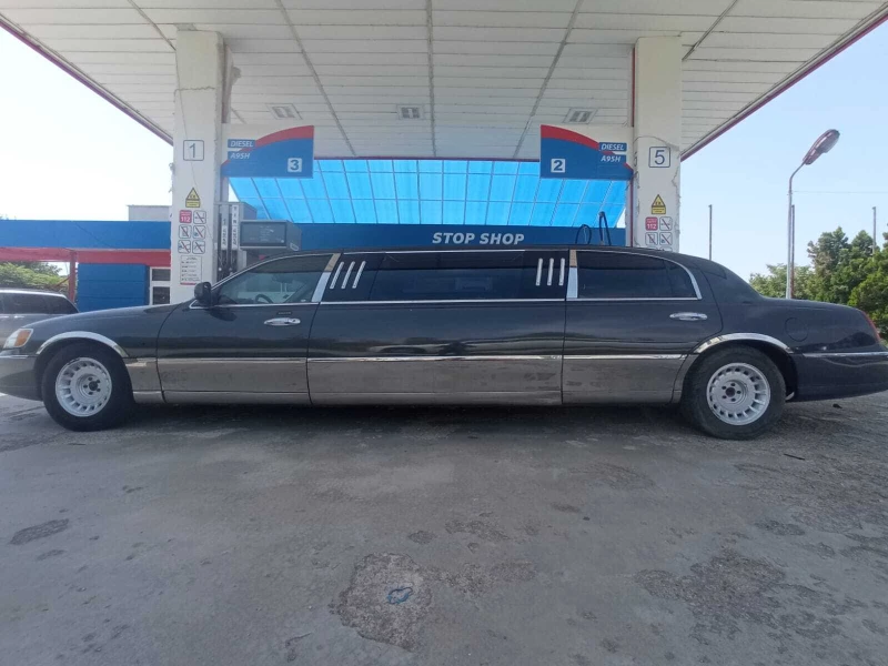 Lincoln Town car 70-inch Stretch Limousine by Royale, снимка 5 - Автомобили и джипове - 48300115