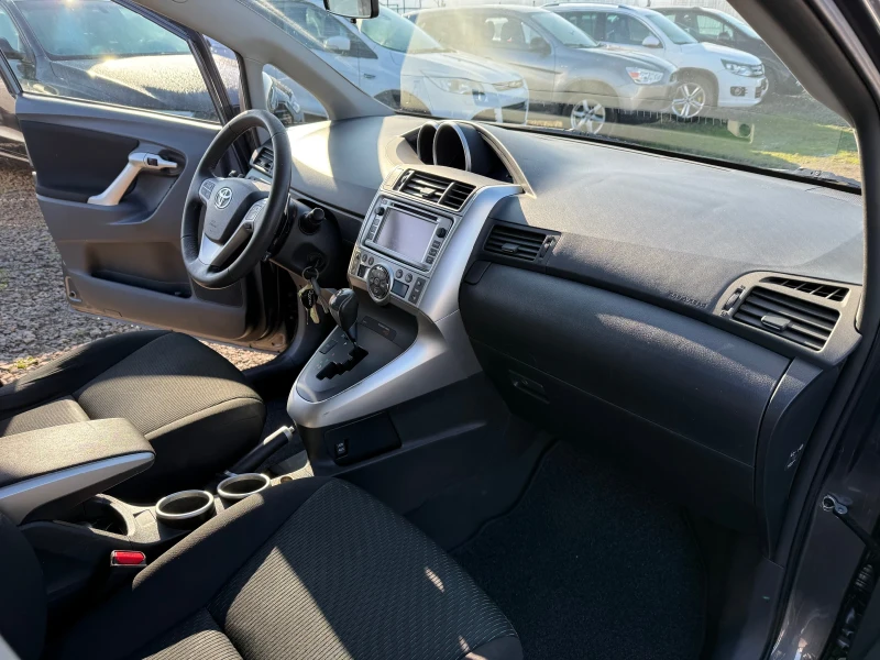 Toyota Verso 1.8i CH Navi Automat 7m, снимка 13 - Автомобили и джипове - 48504840