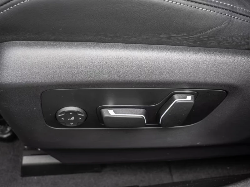 BMW M5 xDrive/727HP/CARBON/360/B&W/AHK/HUD/MEMO/711g, снимка 13 - Автомобили и джипове - 53164415