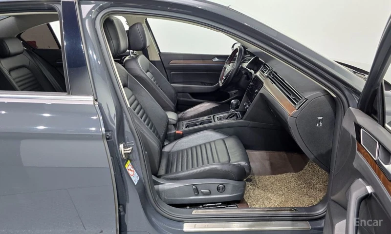 VW Passat, снимка 11 - Автомобили и джипове - 53166795