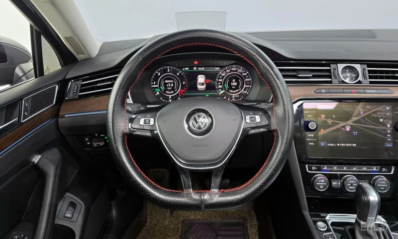 VW Passat, снимка 13 - Автомобили и джипове - 53166795