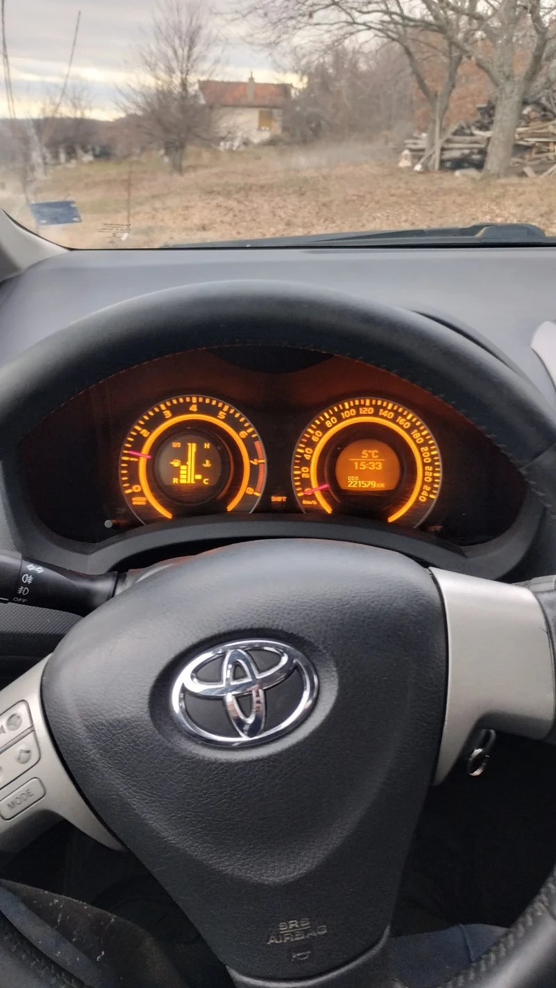 Toyota Auris 1.6 бензин , снимка 5 - Автомобили и джипове - 53260822