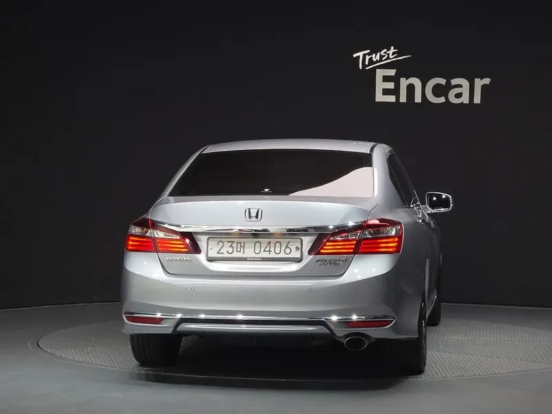 Honda Accord 2.4 9Th Generation, снимка 12 - Автомобили и джипове - 55841453