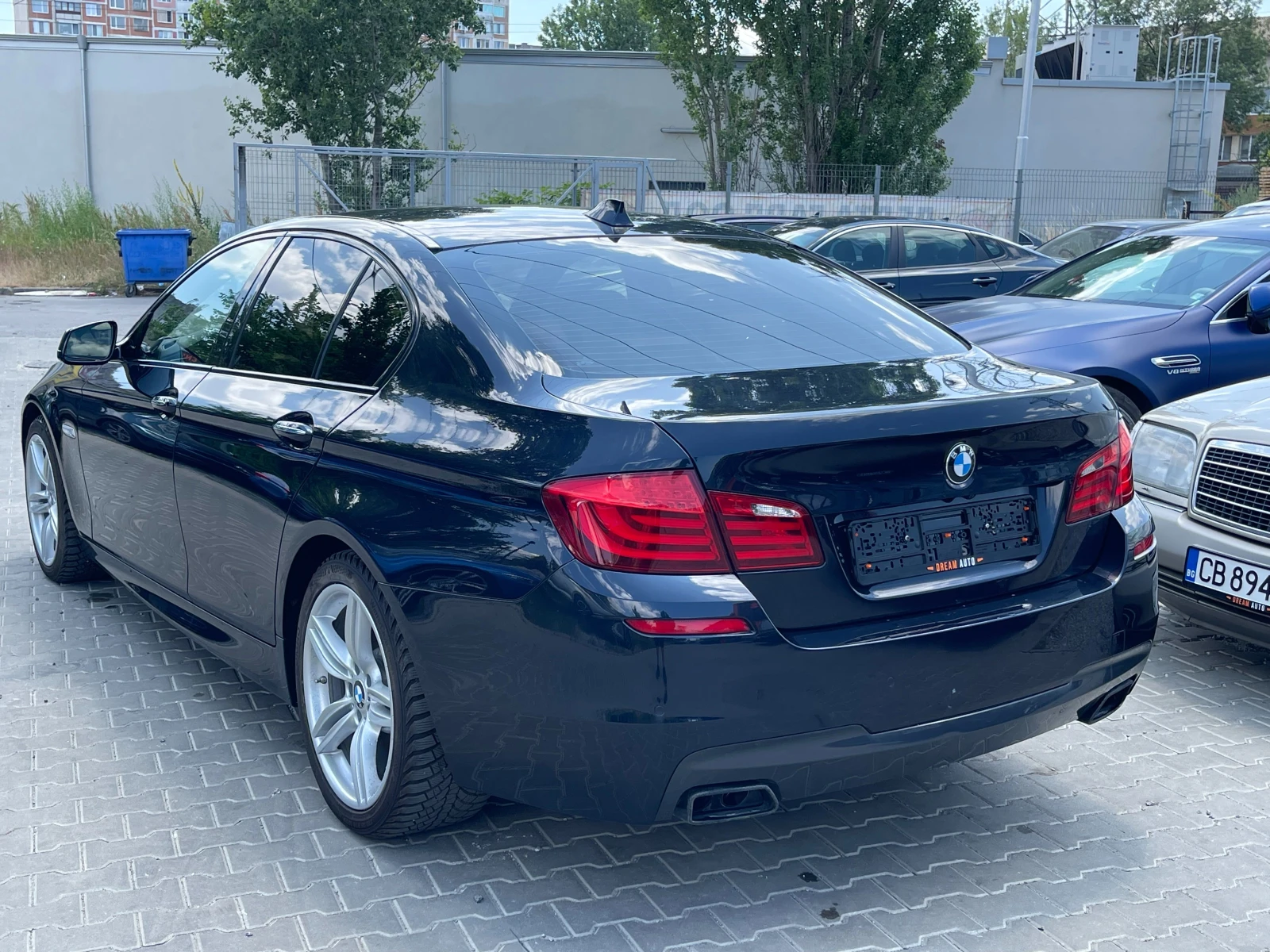 BMW 550 M Sport/ Вакуум/ Хед-ъп/ Дистроник/ 360 Камера - изображение 6