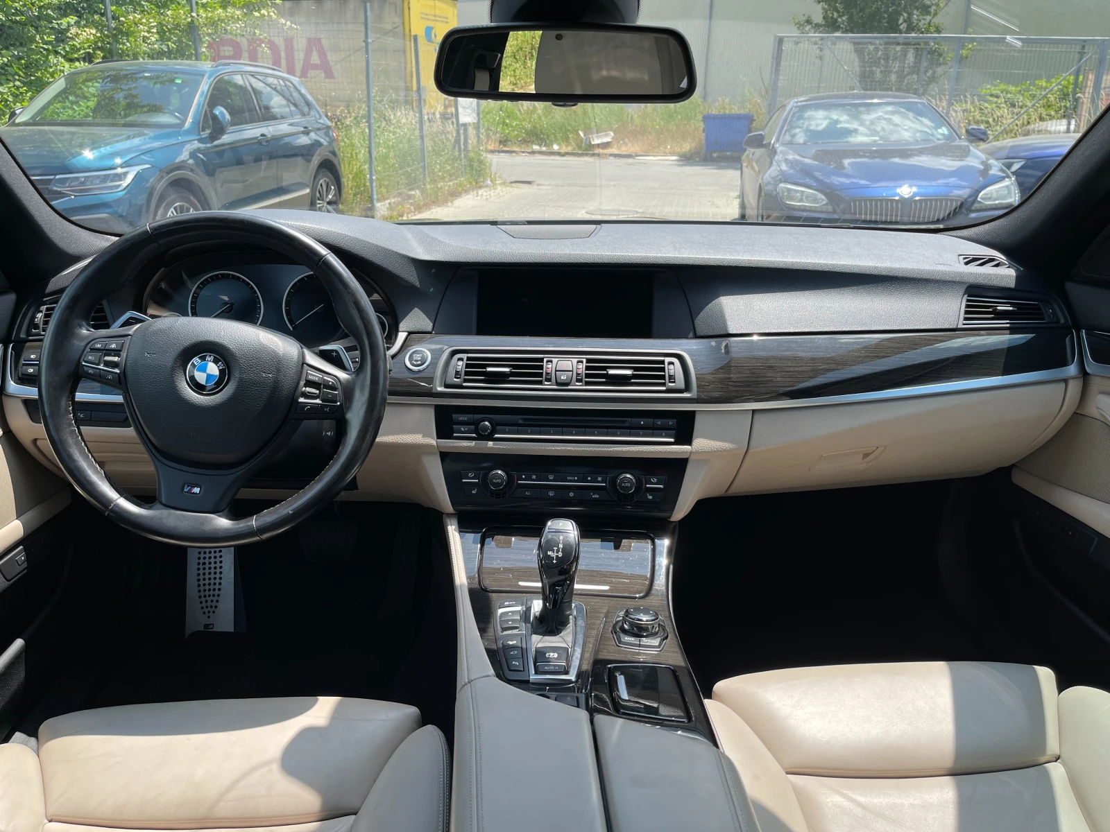 BMW 550 M Sport/ Вакуум/ Хед-ъп/ Дистроник/ 360 Камера - изображение 8