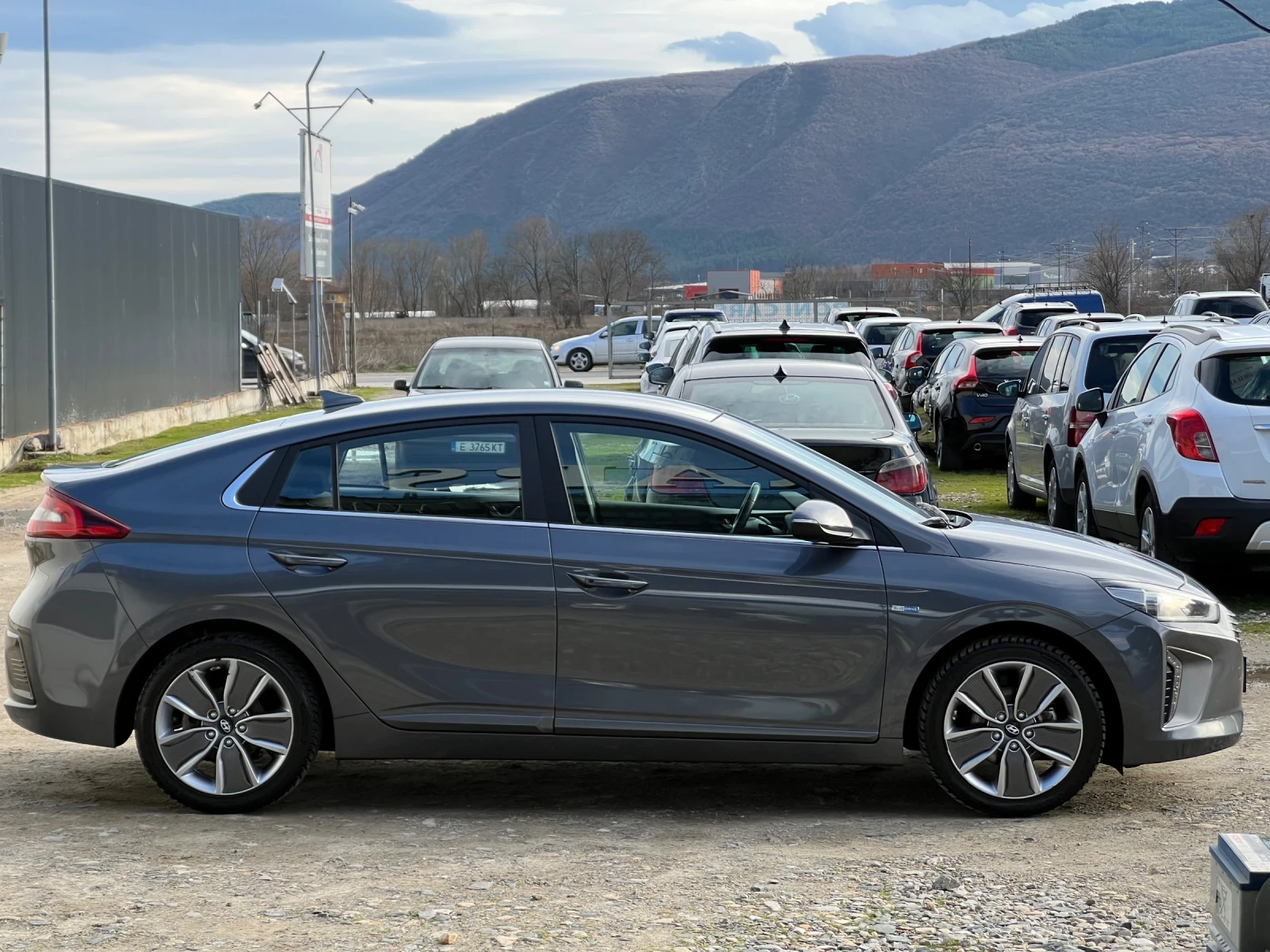 Hyundai Ioniq 1.6GDI-141к.с. HYBRID/Камера/Нави/Keyless/Infinity - изображение 4