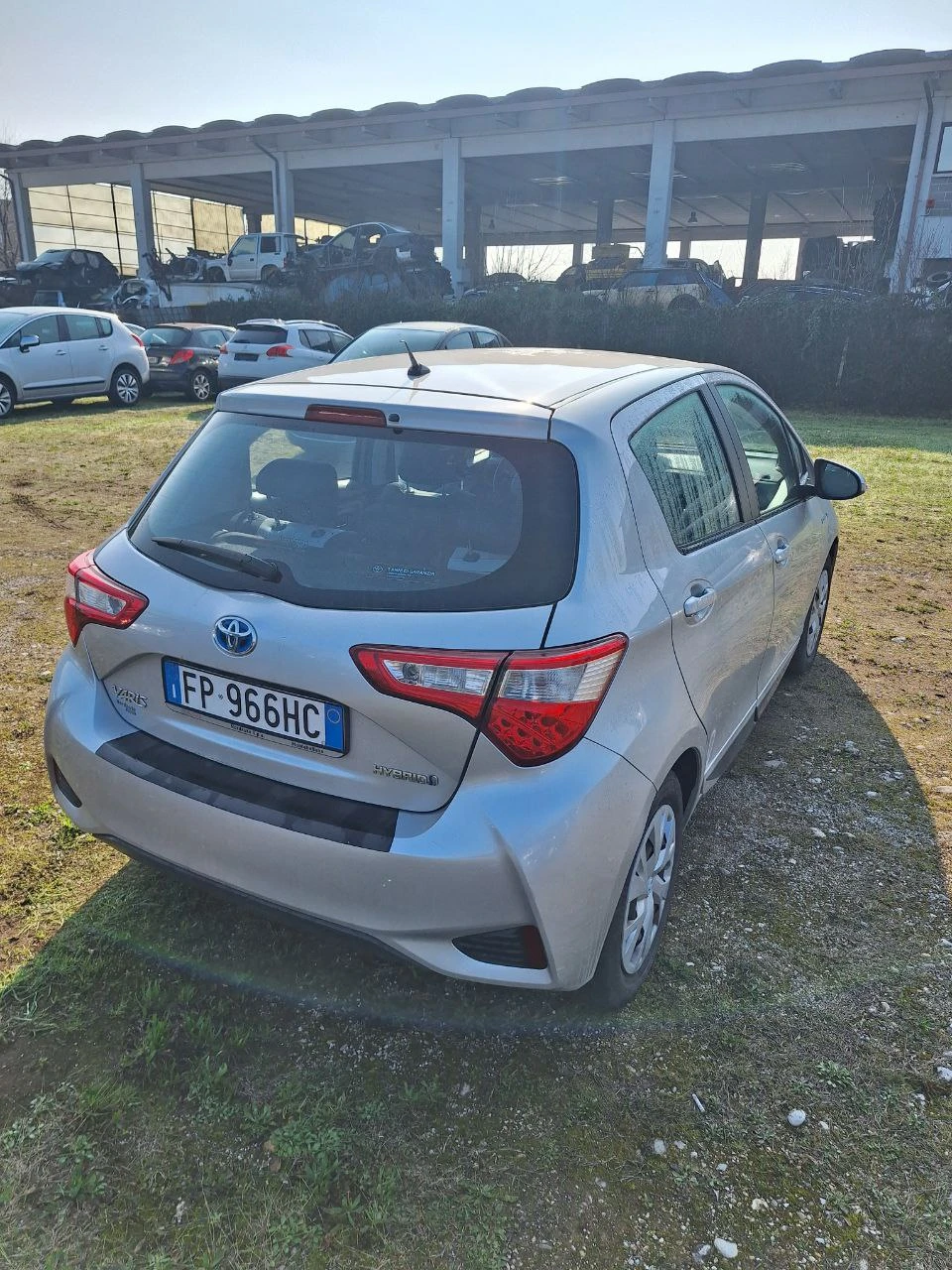 Toyota Yaris 1.5 HYBRID 100% СЕРТИФИЦИРАНО ОБСЛУЖВАНА!!!, снимка 5 - Автомобили и джипове - 53830825