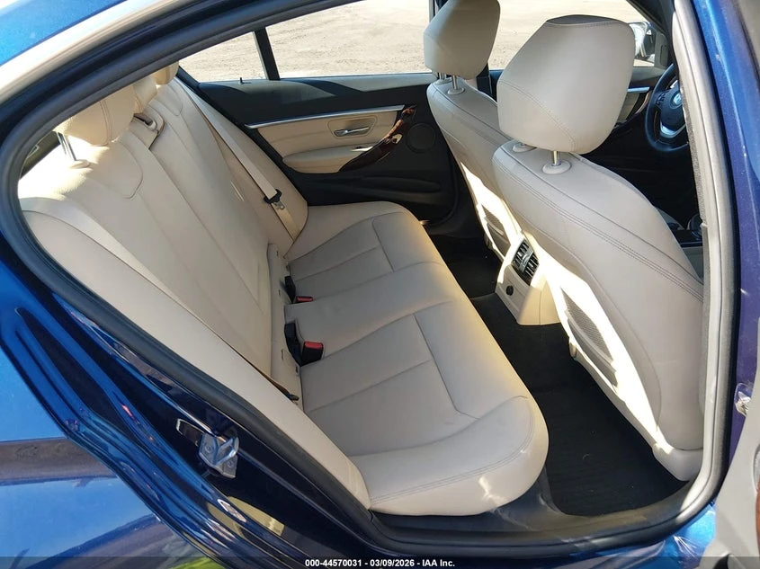 BMW 330 2.0l I xDrive, снимка 8 - Автомобили и джипове - 53955861