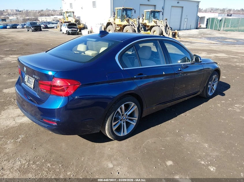BMW 330 2.0l I xDrive, снимка 4 - Автомобили и джипове - 53955861