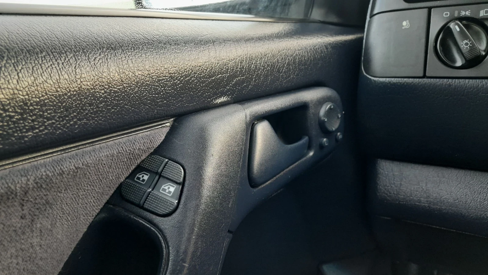 VW Golf 1.8 газ Klimatik Automatic , снимка 7 - Автомобили и джипове - 54232846