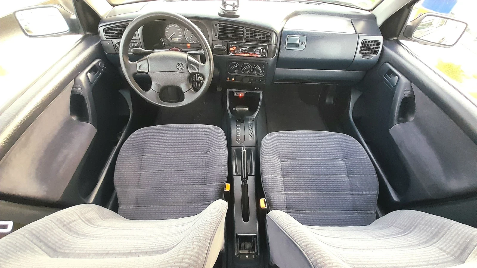 VW Golf 1.8 газ Klimatik Automatic , снимка 12 - Автомобили и джипове - 54232846