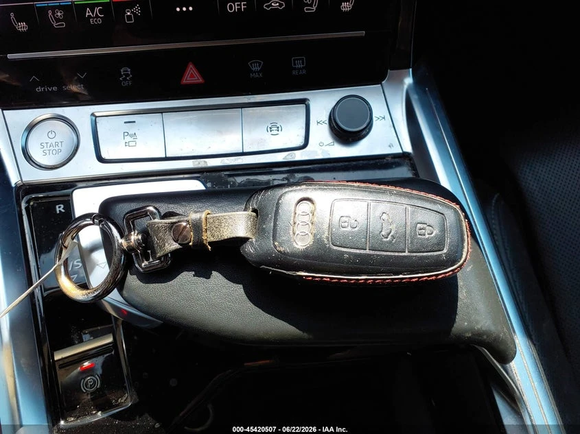 Audi E-Tron Premium Plus, снимка 11 - Автомобили и джипове - 55240768