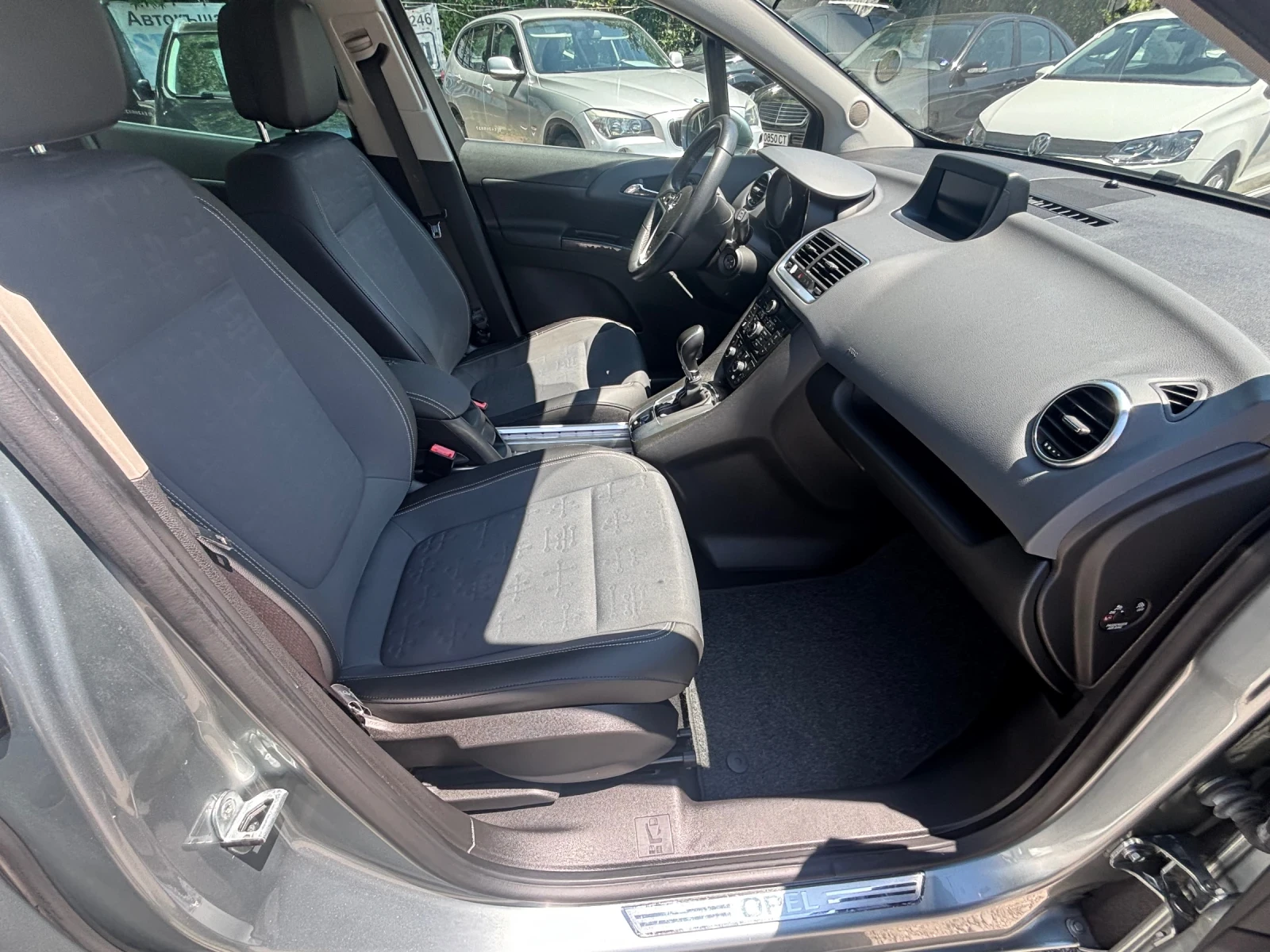 Opel Meriva 1.4 TUBO, снимка 9 - Автомобили и джипове - 55444934